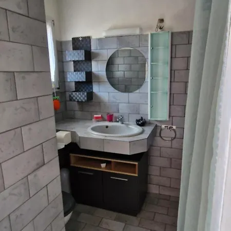 Mini Villa Pinarello, Lecci Residence Riviera Piscine 5Min Plage بيت للعطل